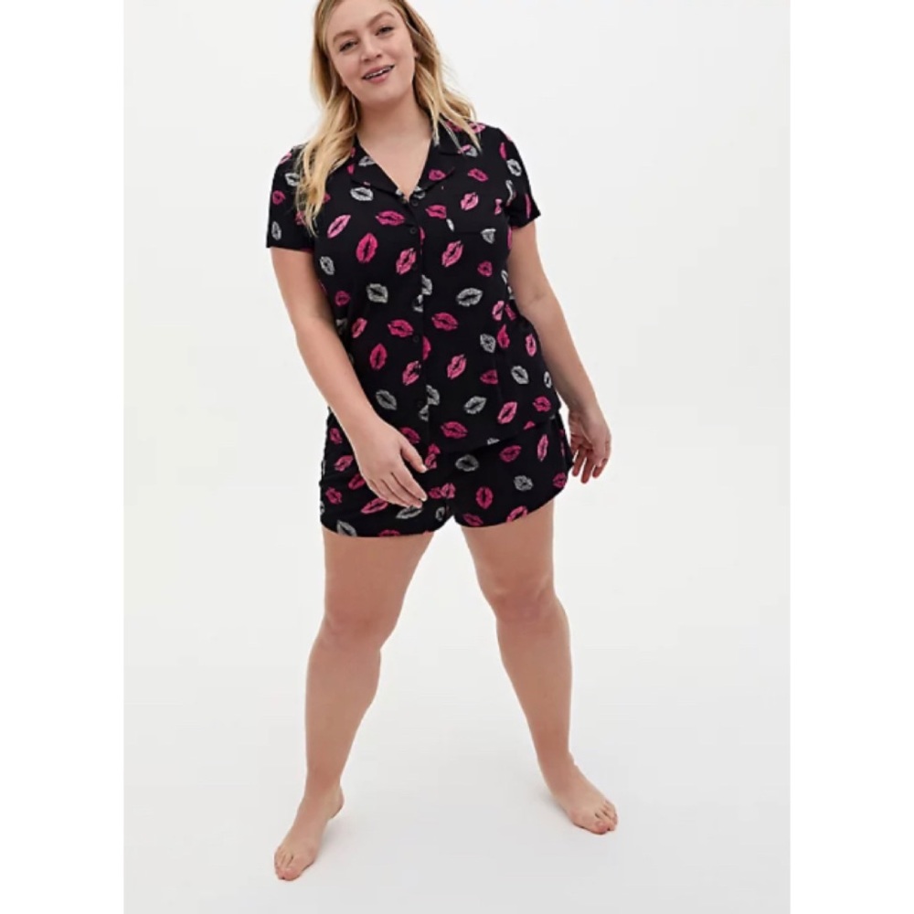 🆕Torrid Super Soft Black Lips Sleep Shorts - Picture 3 of 4